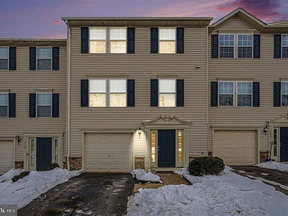 3rd image of 1161 Blue Bird Ln