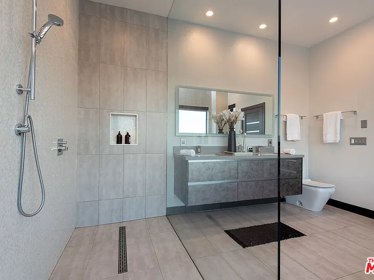 4338 Gayle Dr — Photo 48