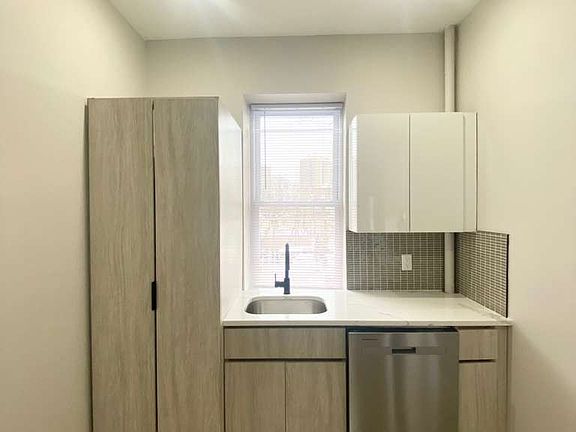 4th image of 5008 Palisade Ave #U4b