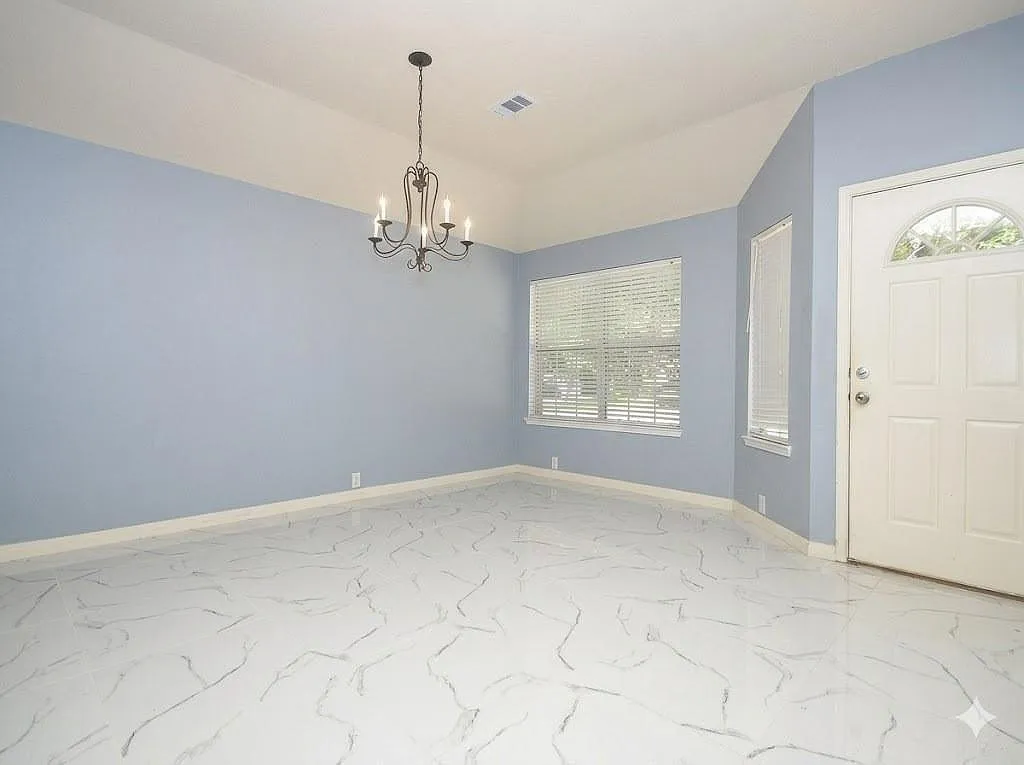 4 bed, 2.0 bath, 1913 sqft, $2,150 — Photo 2