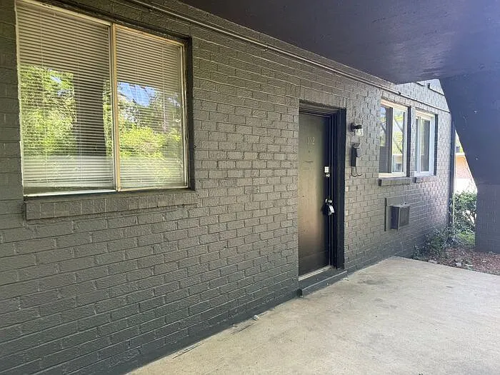 1 bed, 1.0 bath, 700 sqft, $895 — Photo 2