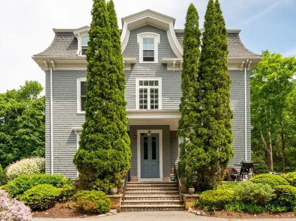 25 Poplar St APT 5A, Ipswich, MA 01938