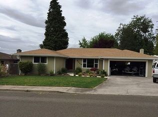 2425 Bora Bora Way, Medford, OR