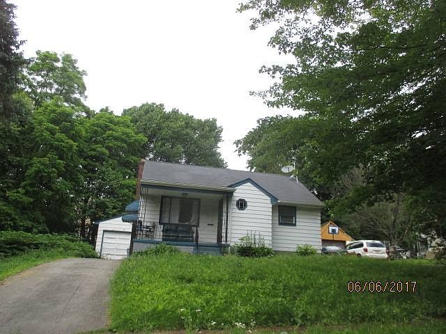 1st image of 72 Van Buren St