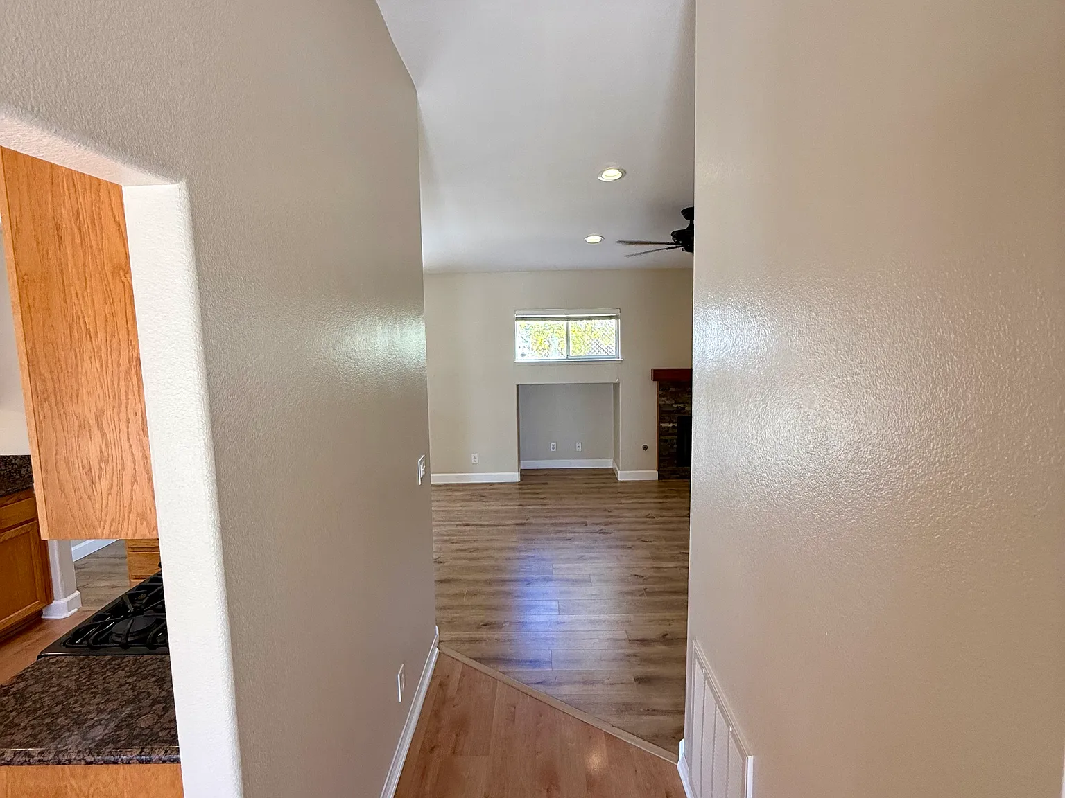3 bed, 1400 sqft, $3,700 — Photo 2