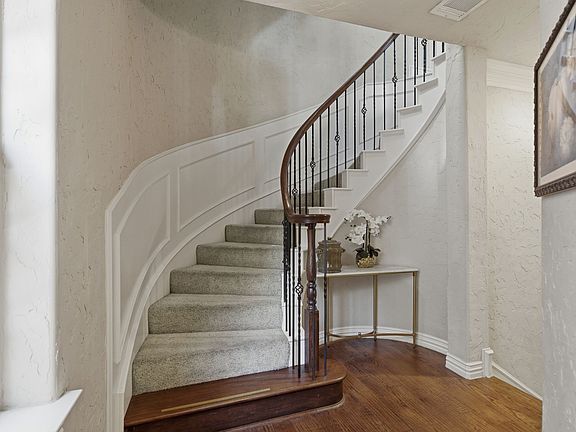 4th image of 728 Rockingham Dr