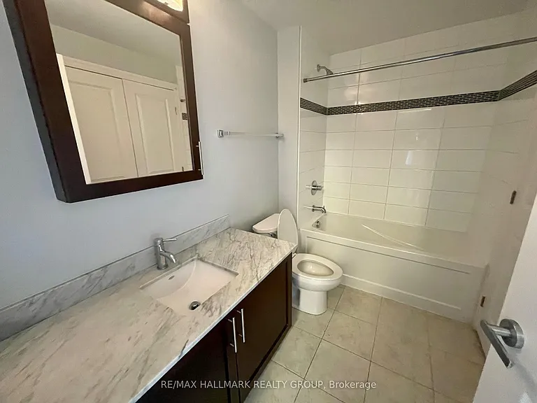 242 Rideau St #2105 — Photo 3