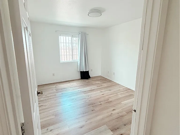 327 E Lanzit Ave — Photo 6