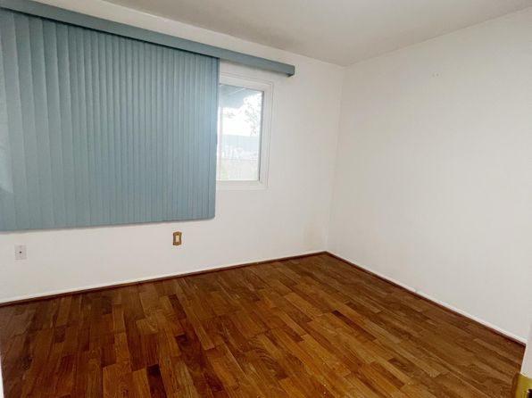 266 Edgewater St FLOOR 1