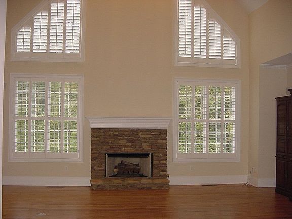 SPACIOUS GREAT ROOM