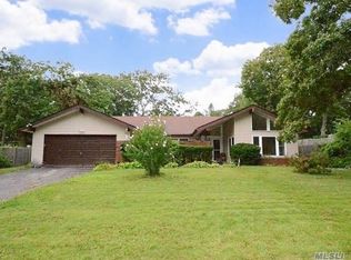 7 Nixon St, Farmingville, NY 11738