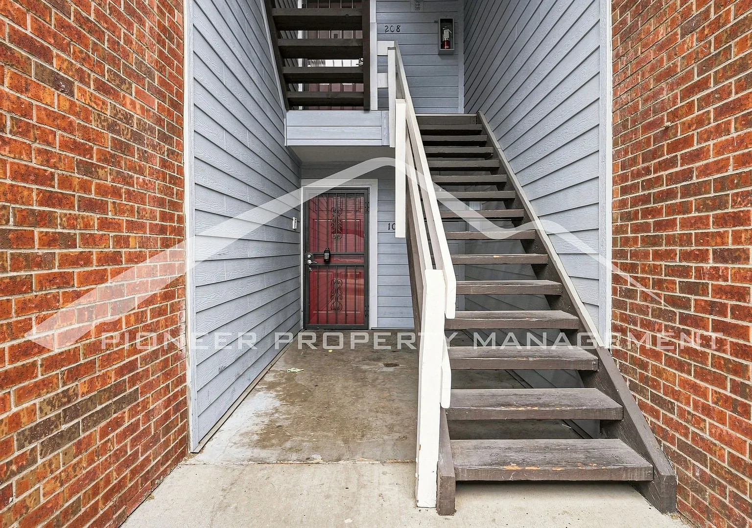 Spacious Condo with Central AC and Washer/Dryer — Photo 2