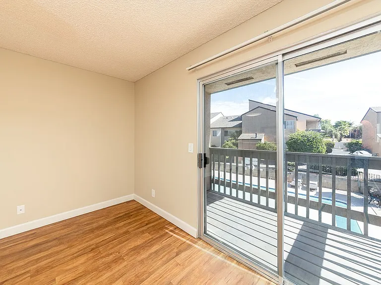Willow Creek Apartments — Photo 6