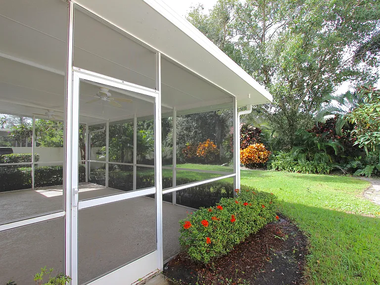 117 Hampton Cir — Photo 36
