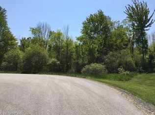 10280 Sablewood Dr, Chagrin Falls, OH 44023