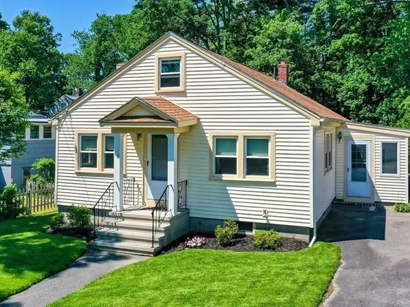 84 E Shore Rd, Holbrook, MA 02343