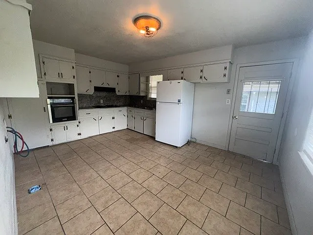 723 W 17th St — Photo 3