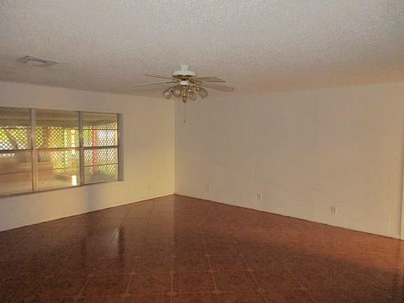 3rd image of 2035 River Oaks Dr