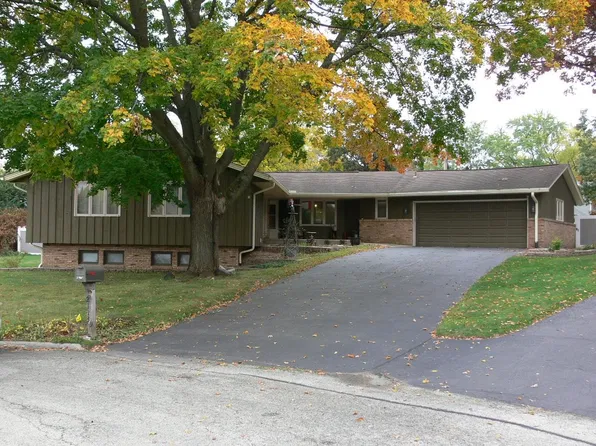 2113 Silverthorn Dr, Rockford, IL 61107