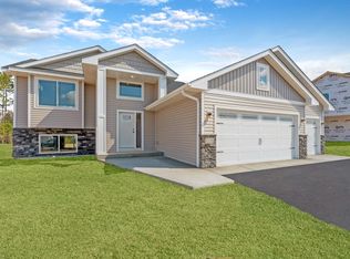 38345 Hunters Ridge Trl, North Branch, MN 55056