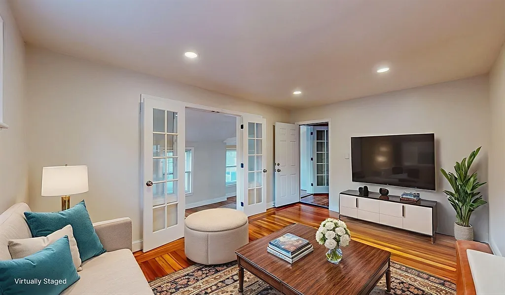 2 bed, 1.0 bath, 1222 sqft, $3,200 — Photo 4