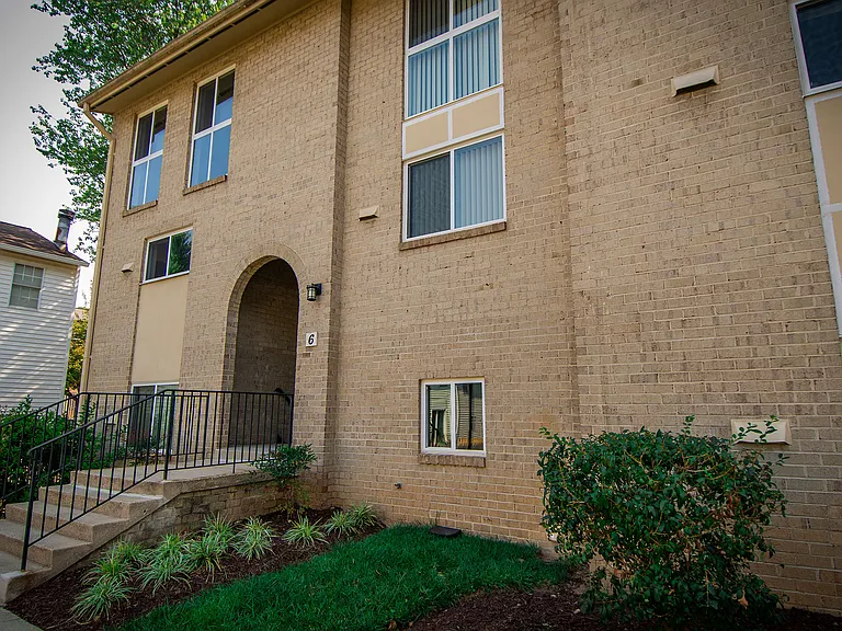 Maplewood Villas Apartments Building Exterior 11