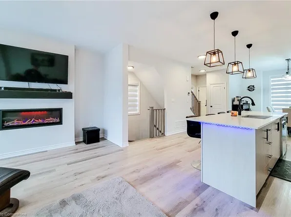 55 Sentinel Ln, Hamilton, ON L9C 0E8