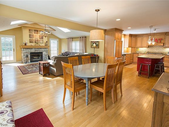 5th image of 634 Walmar Dr