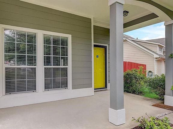 4th image of 9764 Old Field Dr