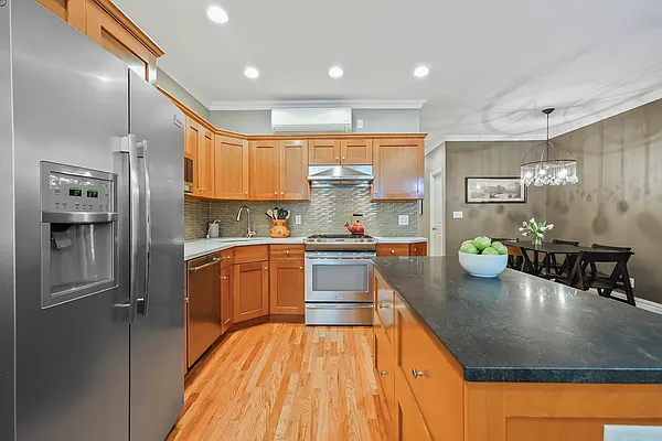 Sold by Avenue Sotheby's International Realty | media 3