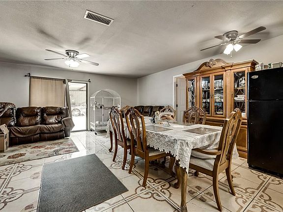3rd image of 5120 Queen Ann Dr
