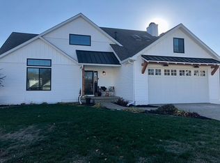 1161 W Pineview Ct, Decatur, IL 62526