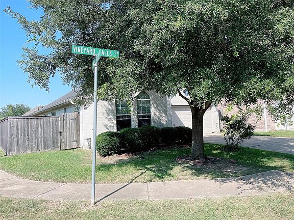 3rd image of 13334 Vineyard Falls Dr