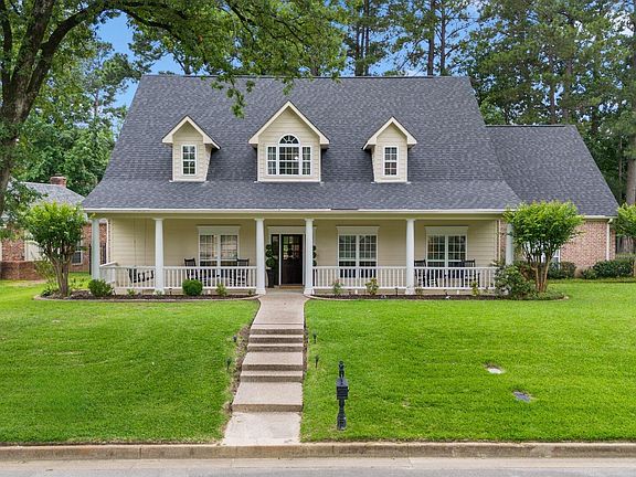 2nd image of 3814 Woods Blvd