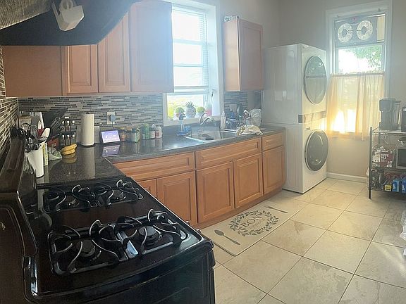 2nd image of 162 Catherine St
