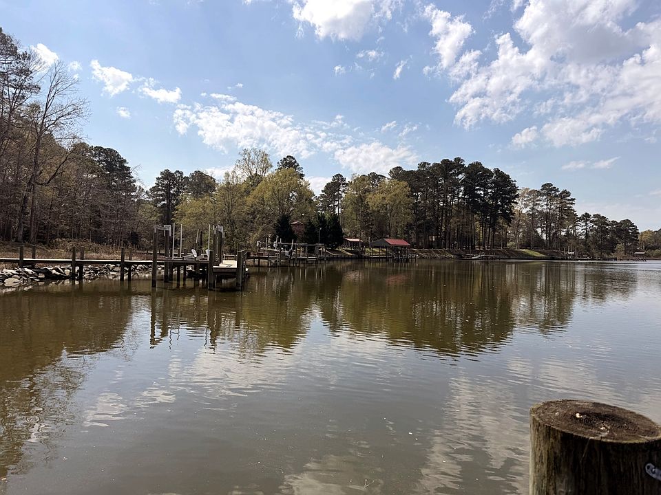 2nd image of 2775 Shell Rd