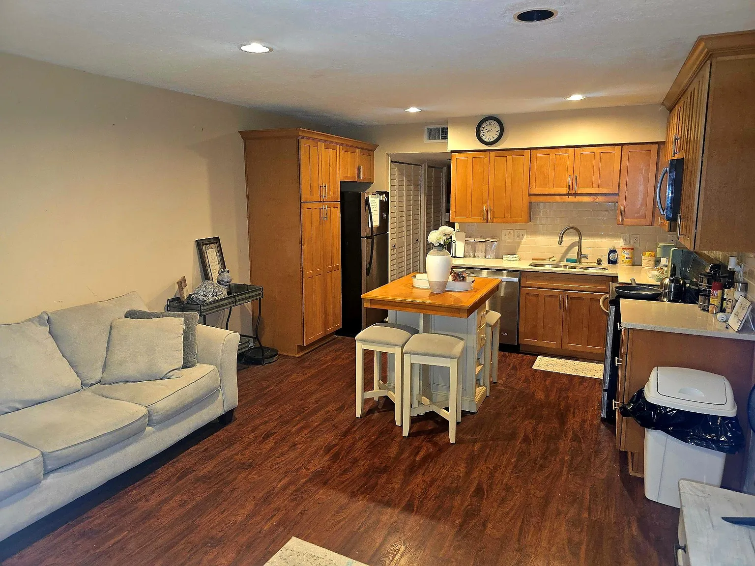 1 bed, 1.0 bath, 588 sqft, $2,000 — Photo 2