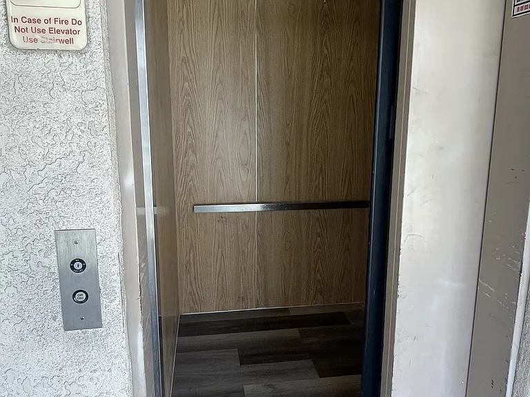 707 S Webster Ave — Photo 39