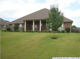 7438 Wisteria Dr, Southaven, MS 38672