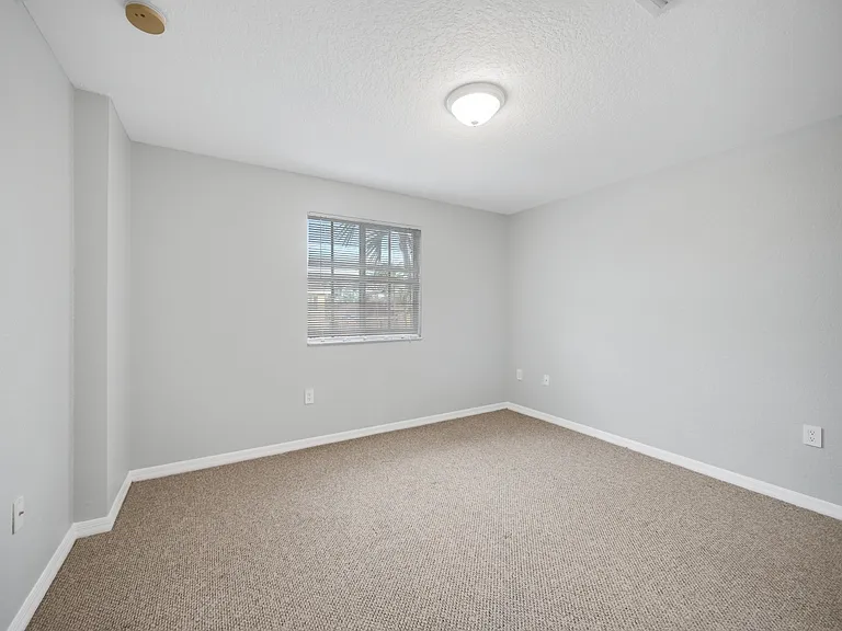 1954 SW 60th Ave #1 — Photo 7