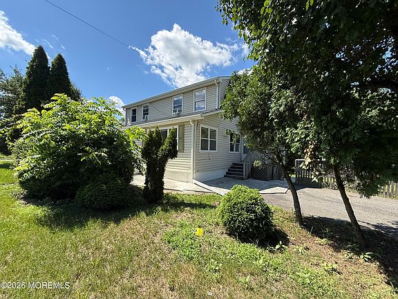 2nd image of 236 W Farms Rd