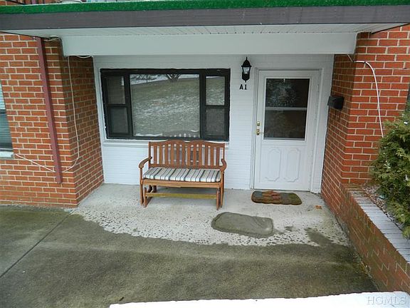 3rd image of 26 Fieldstone Dr APT 1A