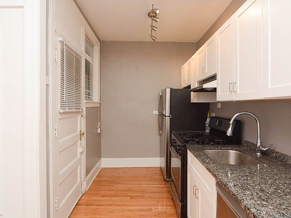 2nd image of 626 W Stratford Pl #E4