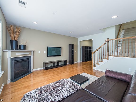 3rd image of 15 Liberty Way