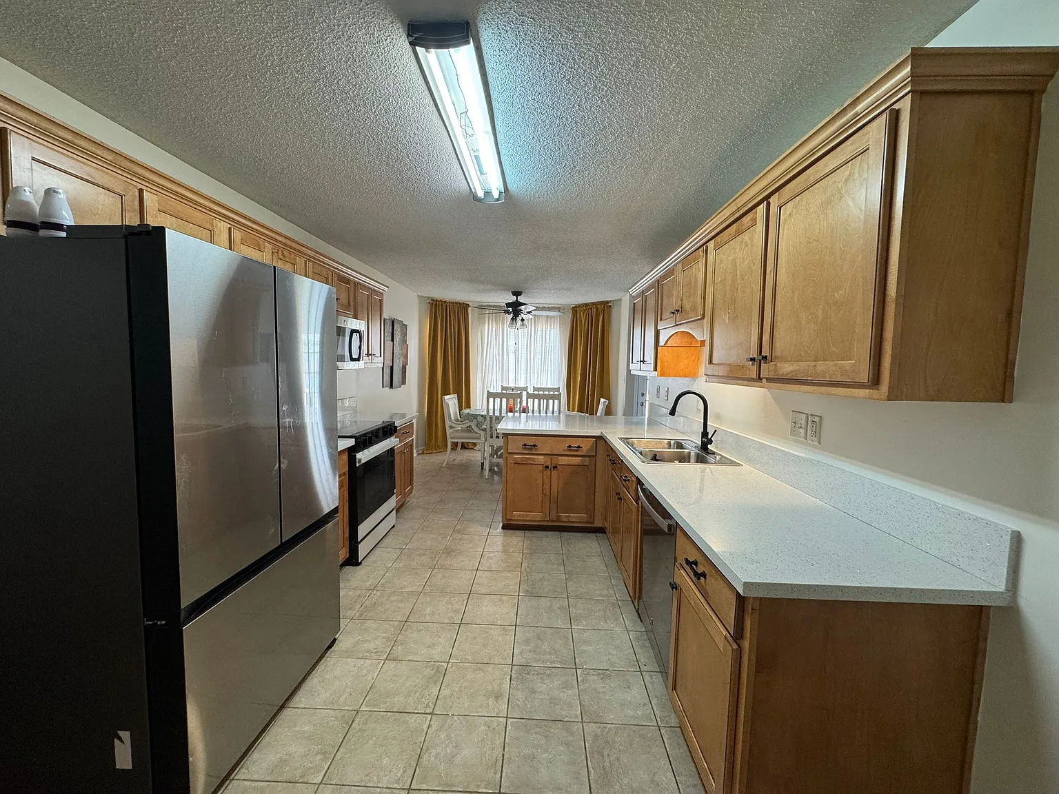 4 bed, 1814 sqft, $8,999 — Photo 2