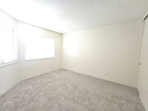3rd image of 423 Tepatitlan Ct