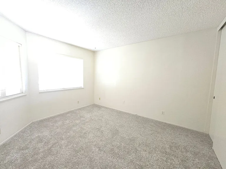 423 Tepatitlan Ct — Photo 3