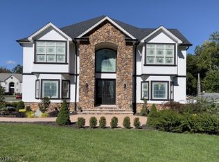 28 Walnut St, Livingston, NJ 07039