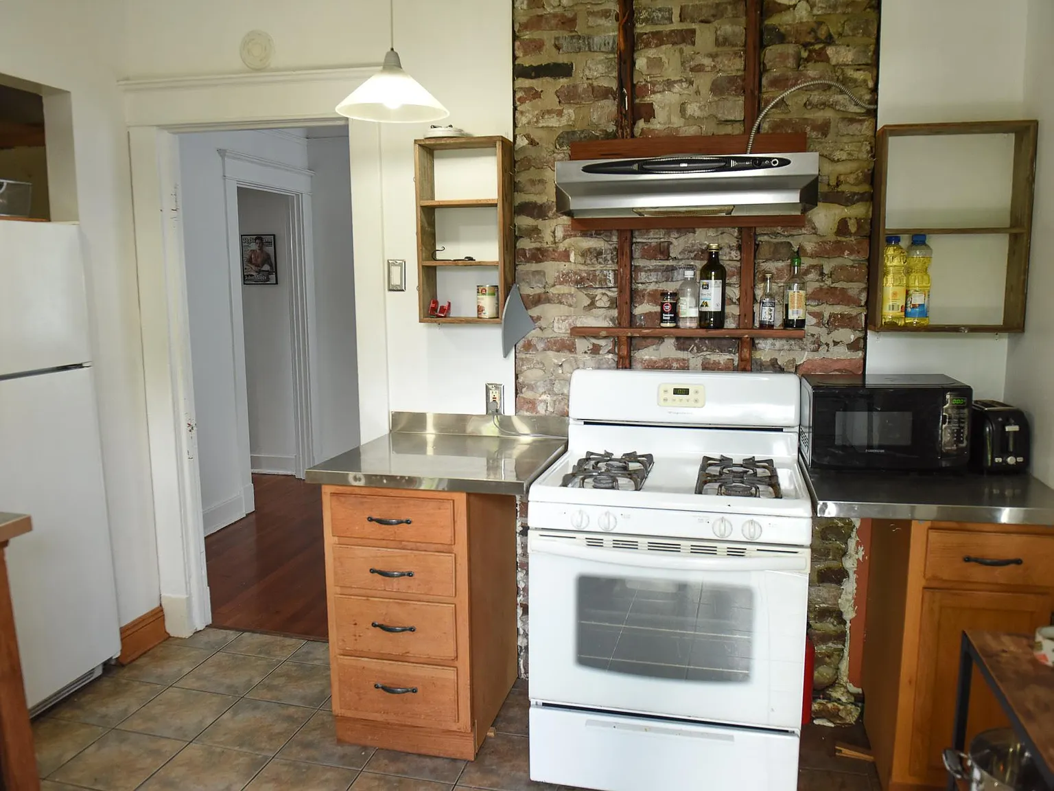 2 bed, 1000 sqft, $2,700 — Photo 2