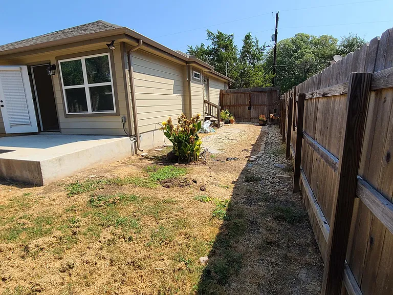 1235 Green Hill Dr — Photo 12
